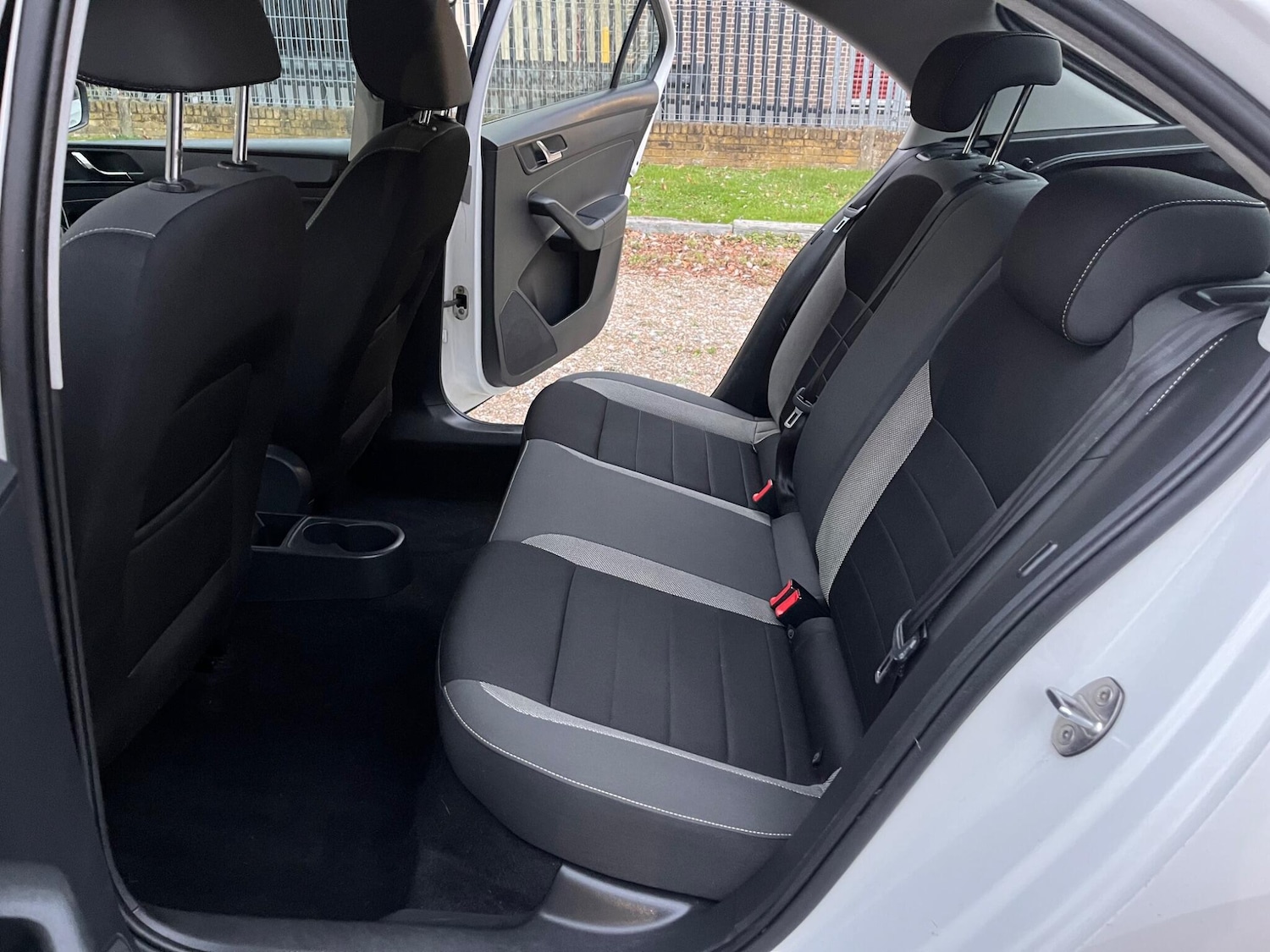 Used Skoda Rapid 2017 for sale - 76295880: Photo 3
