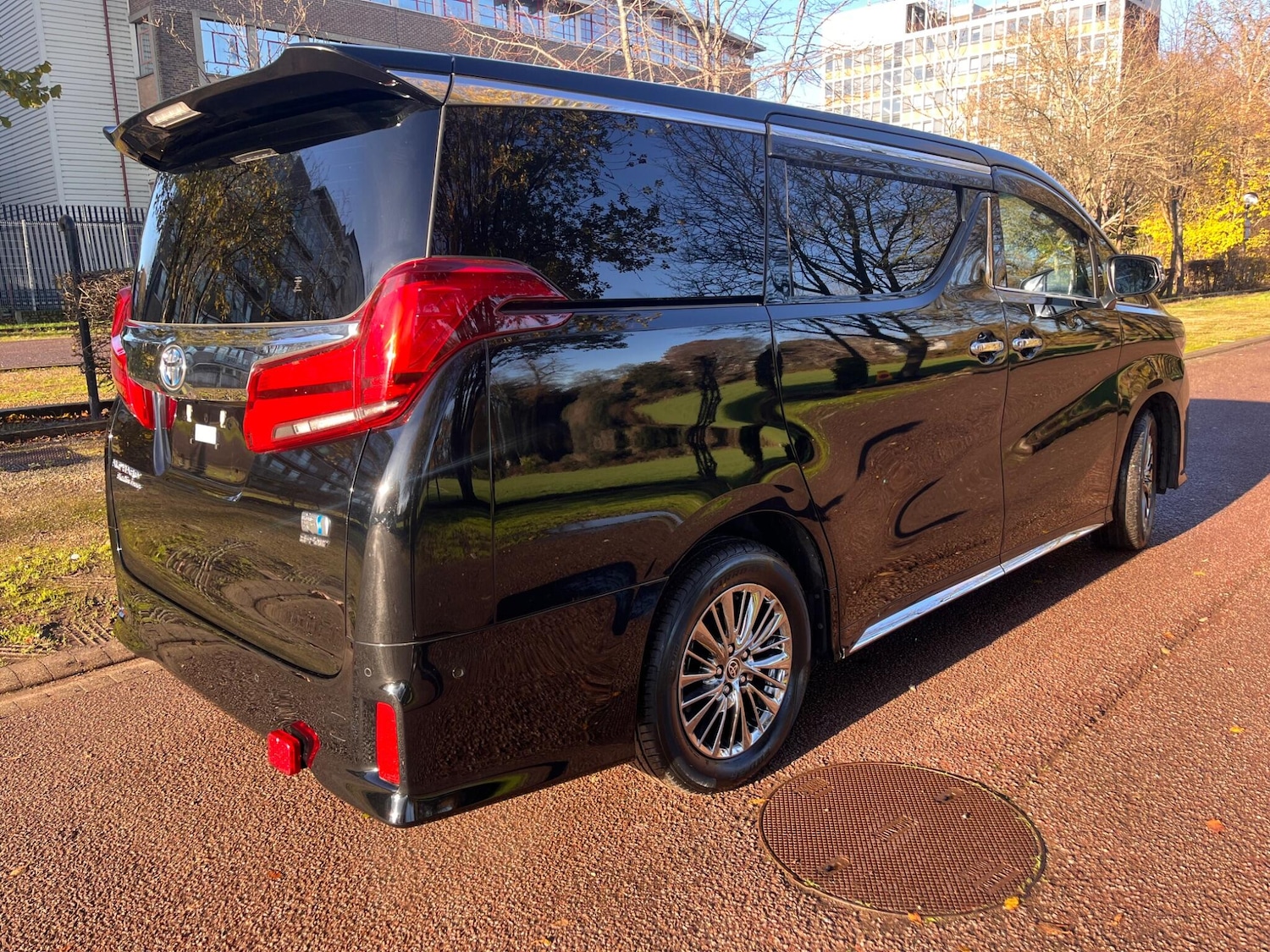 Used Toyota Alphard for sale - 76800813: Photo 3
