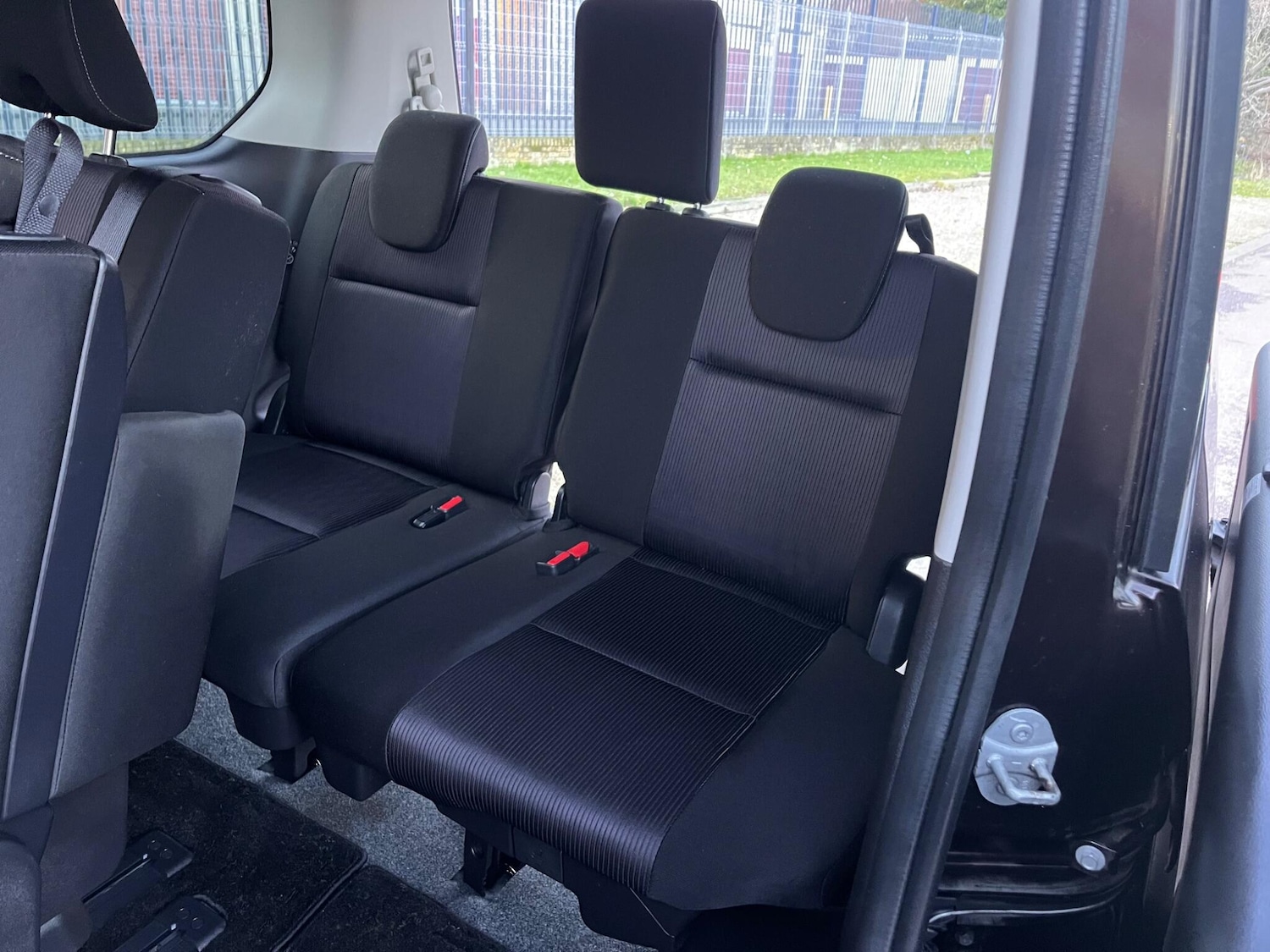 Used Nissan Serena for sale - 77267081: Photo 10