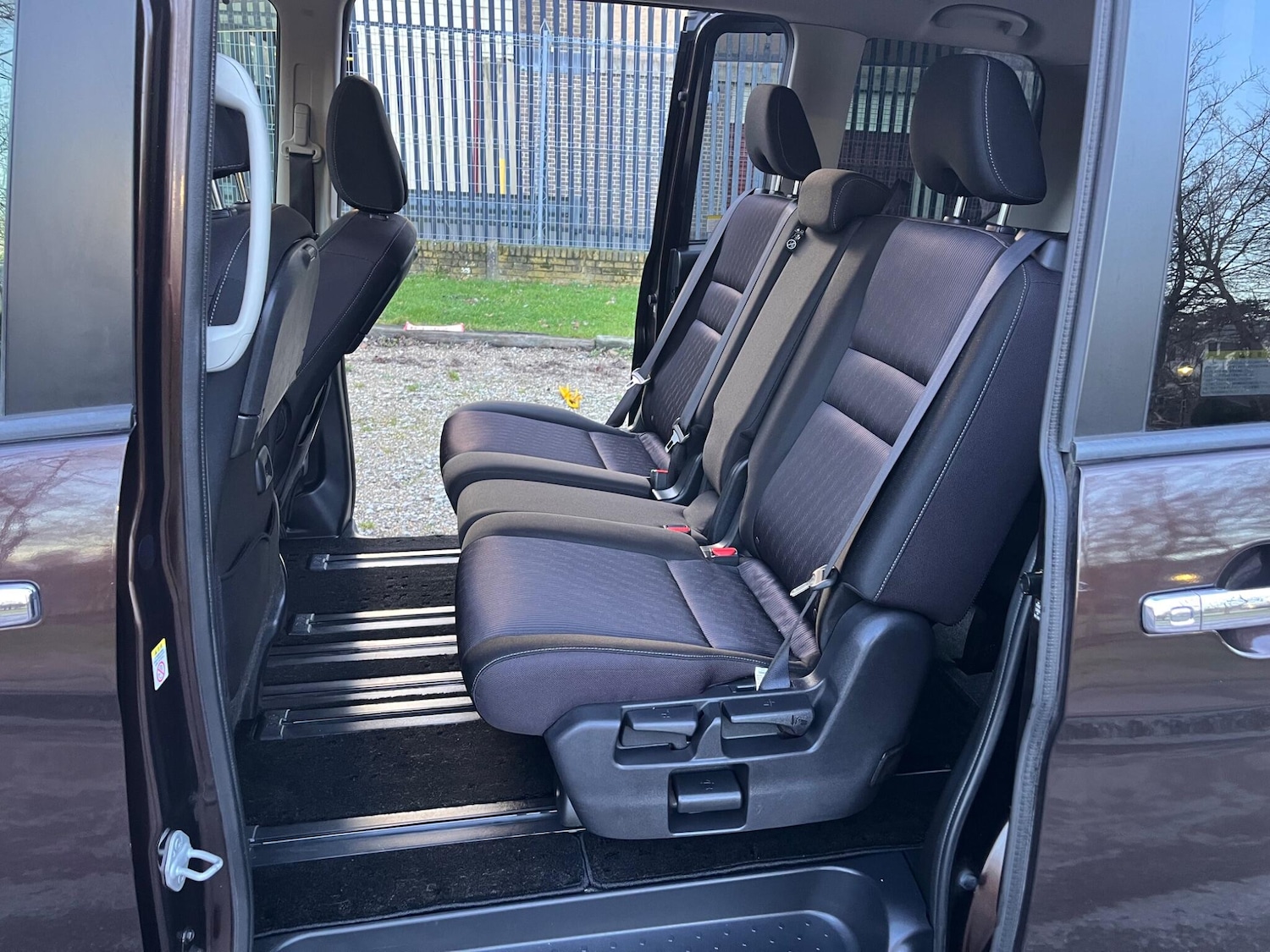 Used Nissan Serena for sale - 77267081: Photo 17