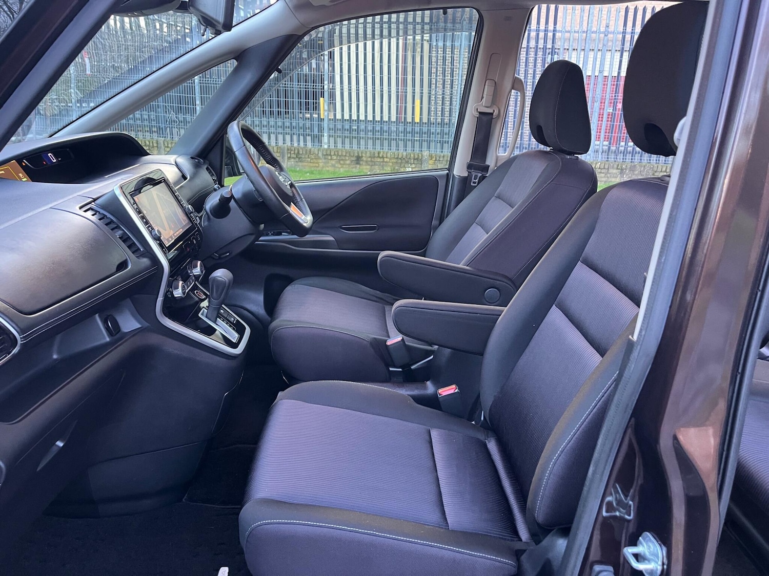 Used Nissan Serena for sale - 77267081: Photo 18