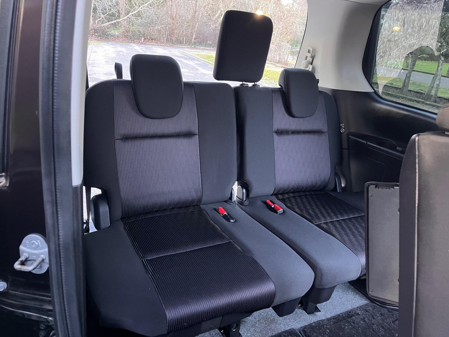 Used Nissan Serena for sale - 77267081: Photo 23