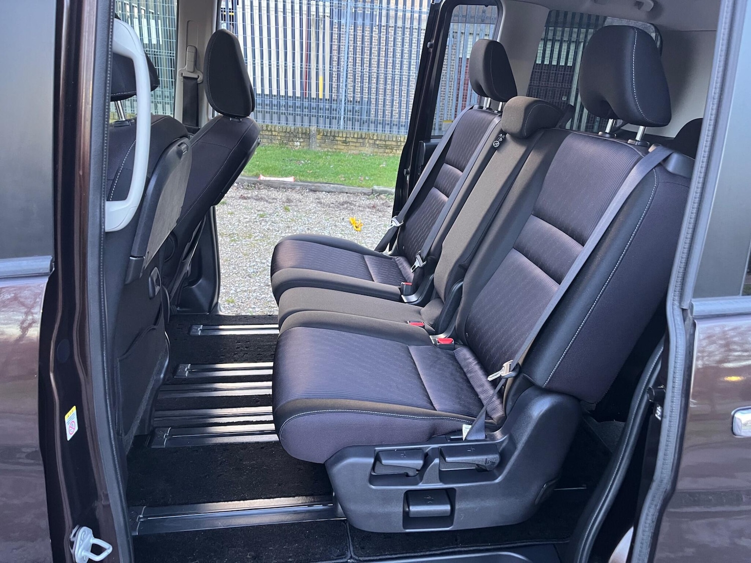 Used Nissan Serena for sale - 77267081: Photo 26