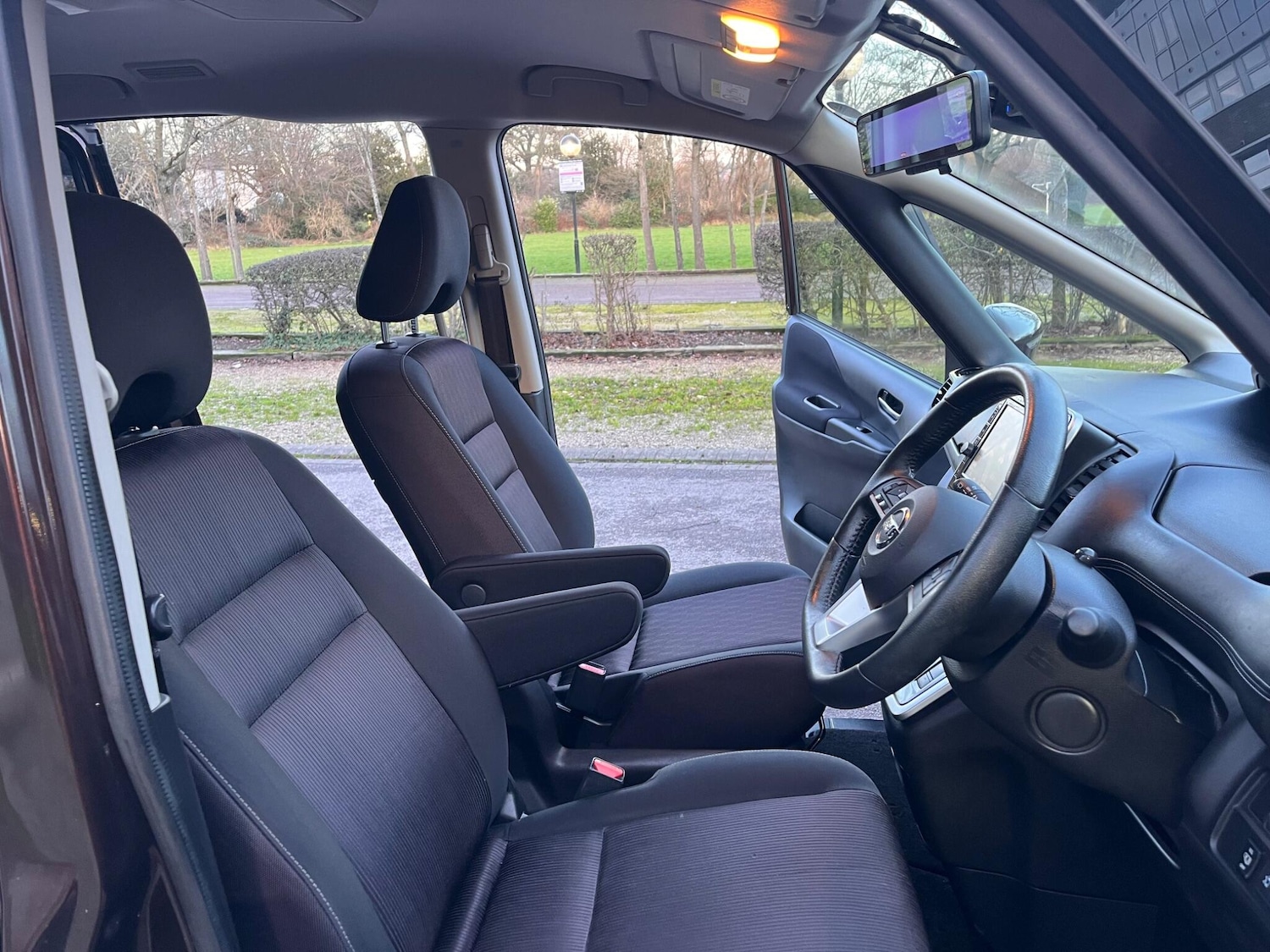 Used Nissan Serena for sale - 77267081: Photo 27