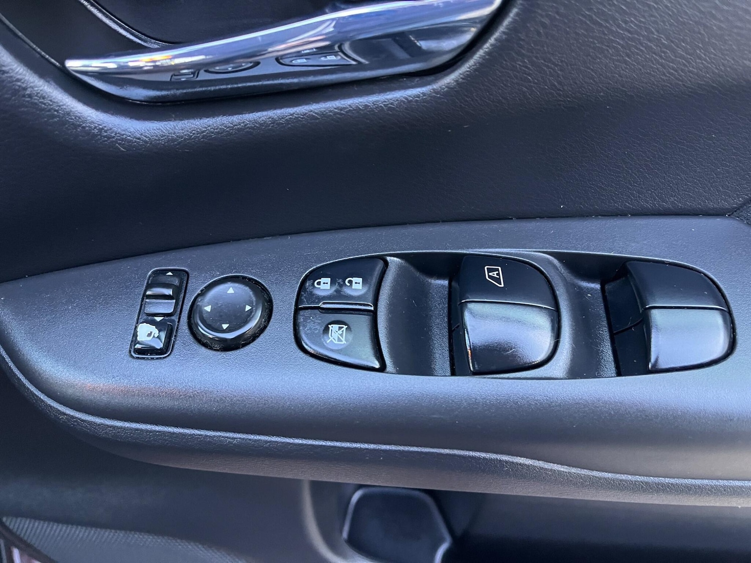 Used Nissan Serena for sale - 77267081: Photo 29