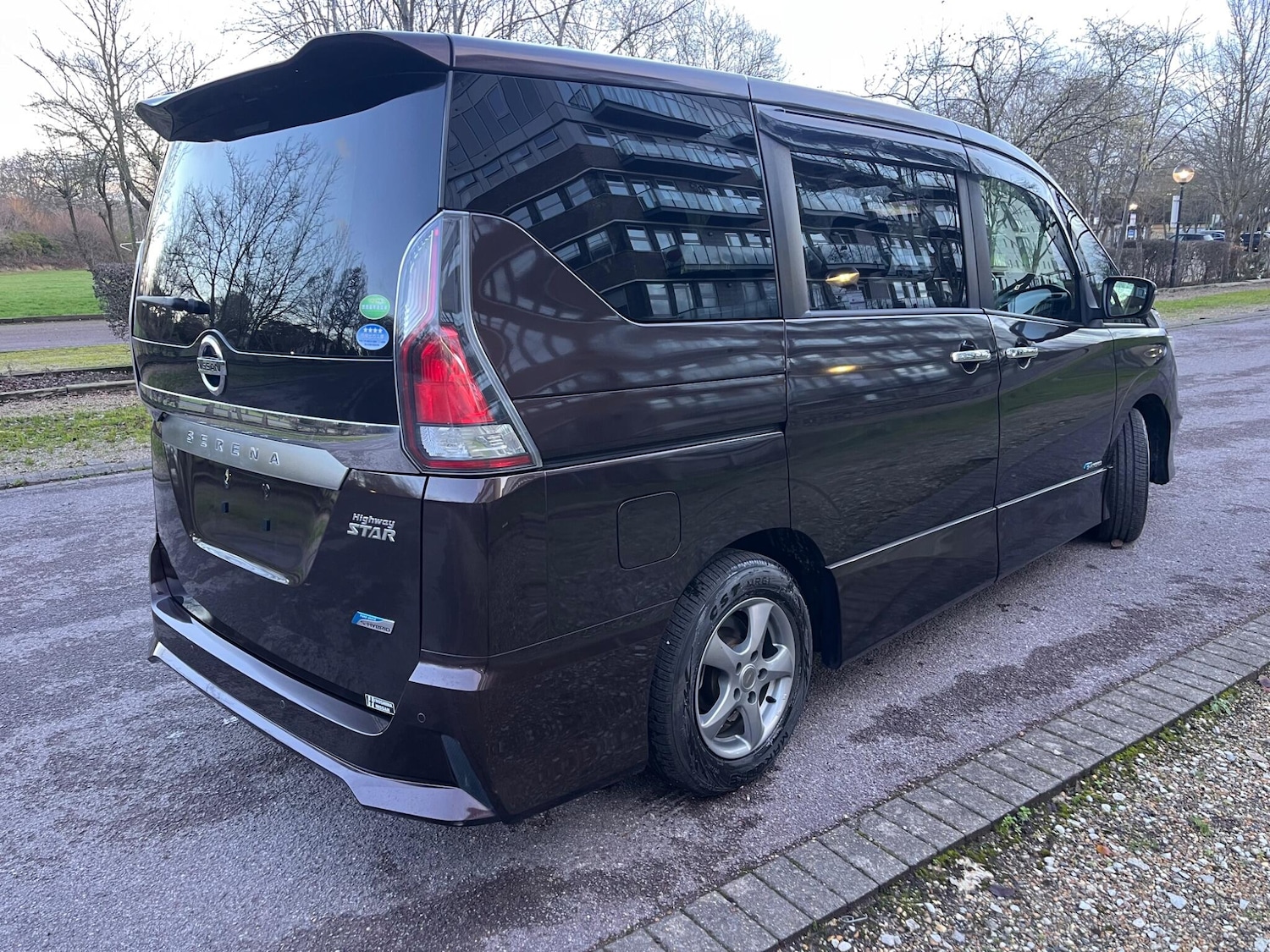 Used Nissan Serena for sale - 77267081: Photo 3