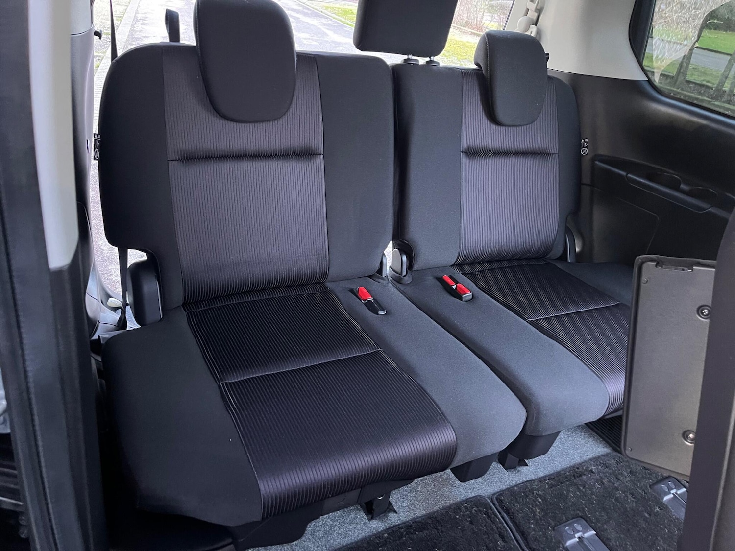 Used Nissan Serena for sale - 77267081: Photo 8