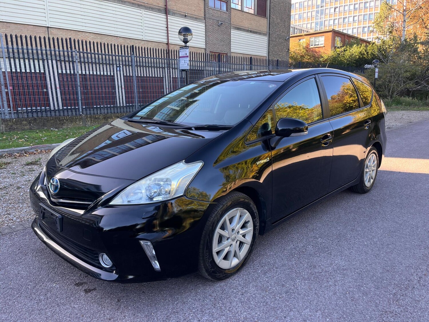Used Toyota Prius+ for sale - 76432247: Photo 32