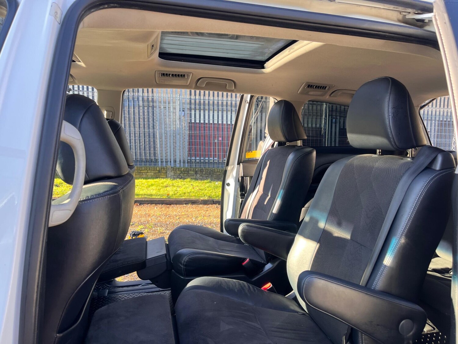 Used Toyota Estima 2025 for sale - 77427577: Photo 32