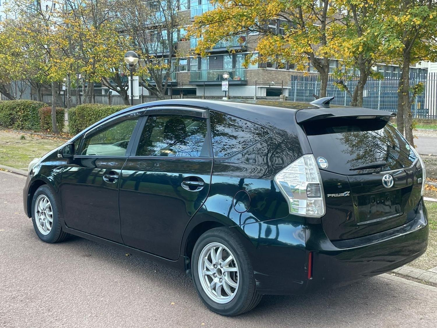 Used Toyota Prius+ for sale - 76457943: Photo 15