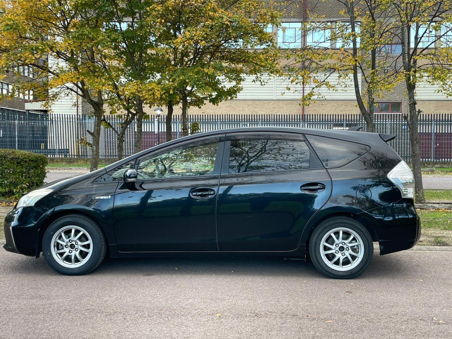 Used Toyota Prius+ for sale - 76457943: Photo 3