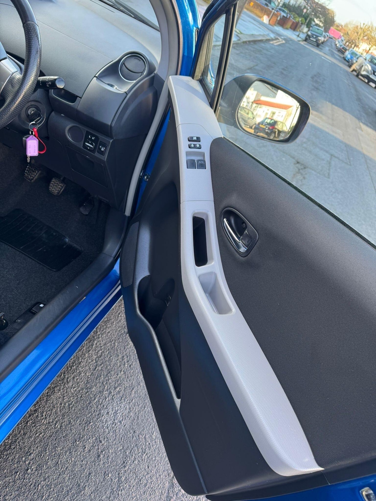 Used Toyota Yaris 2010 for sale - 77351958: Photo 11