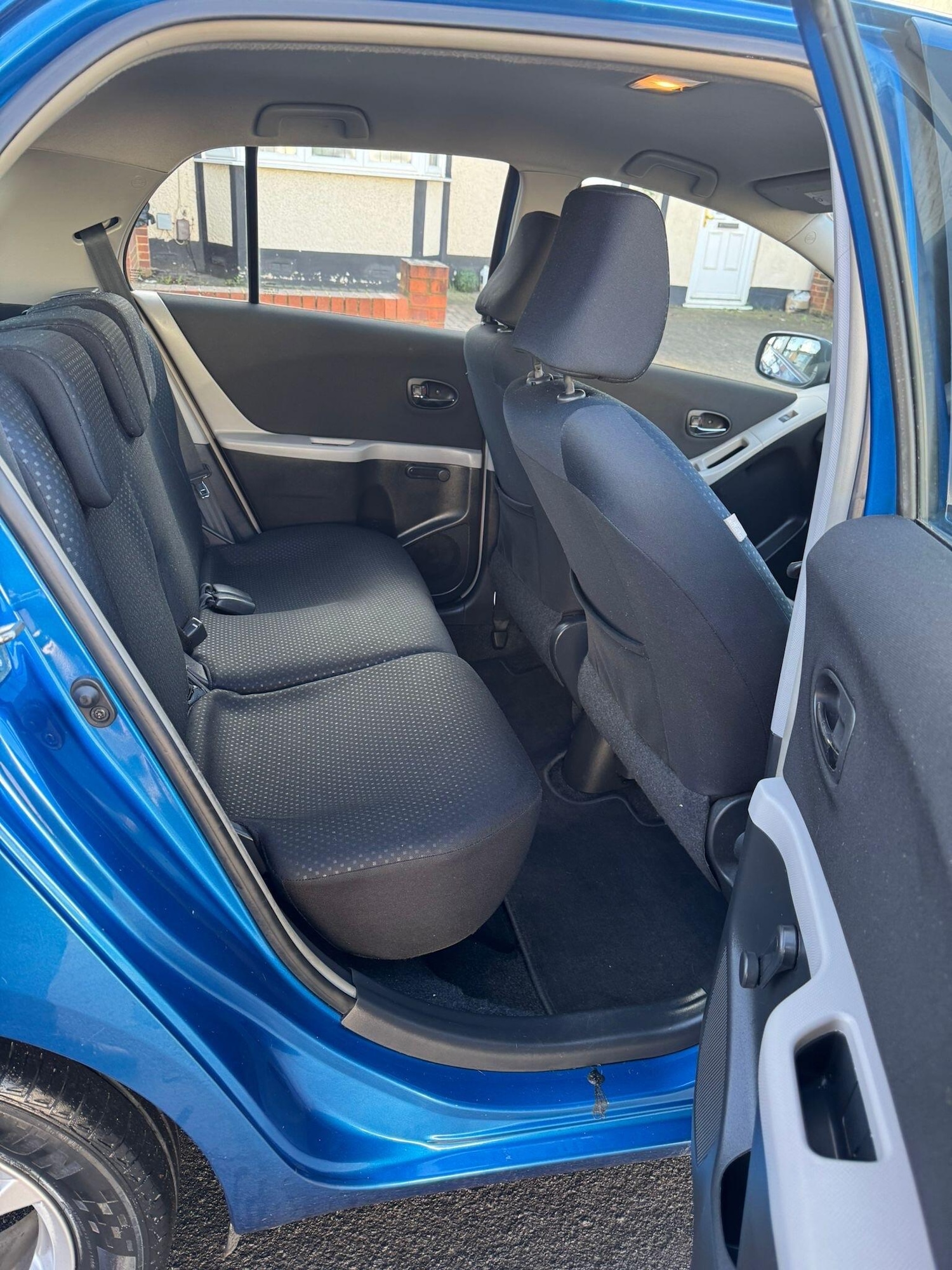 Used Toyota Yaris 2010 for sale - 77351958: Photo 12