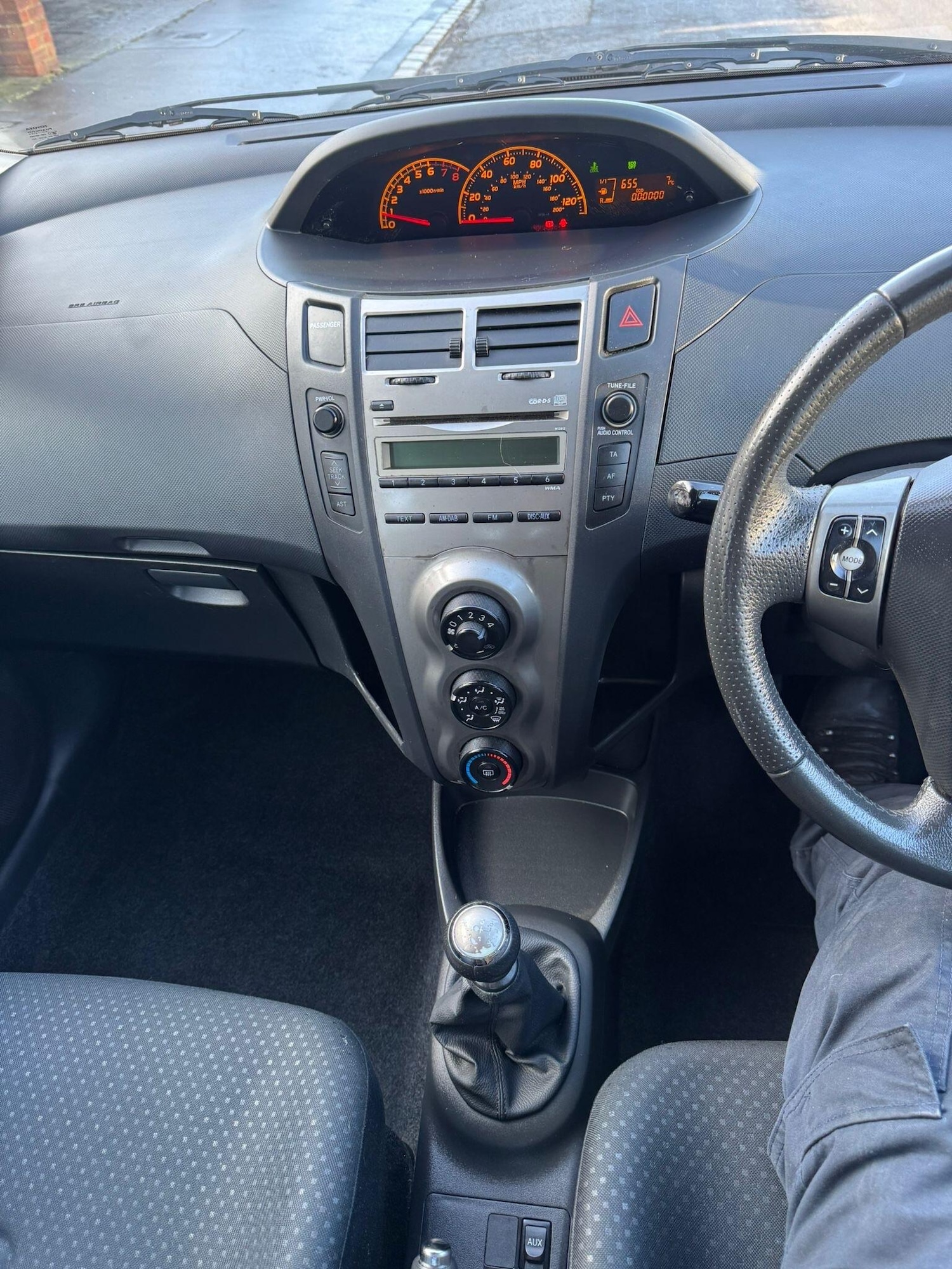 Used Toyota Yaris 2010 for sale - 77351958: Photo 15