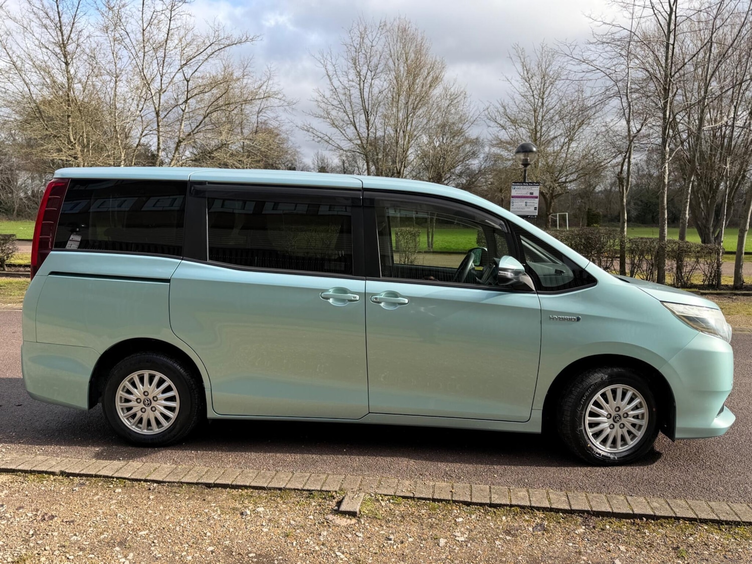 Used Toyota Voxy for sale - 77659067: Photo 2