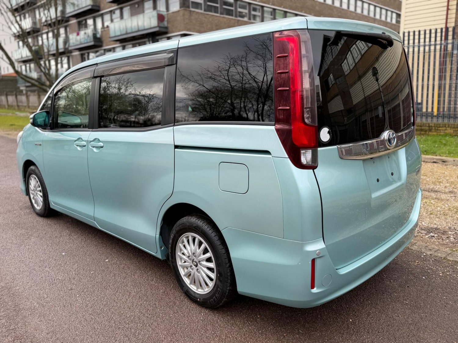 Used Toyota Voxy for sale - 77659067: Photo 5