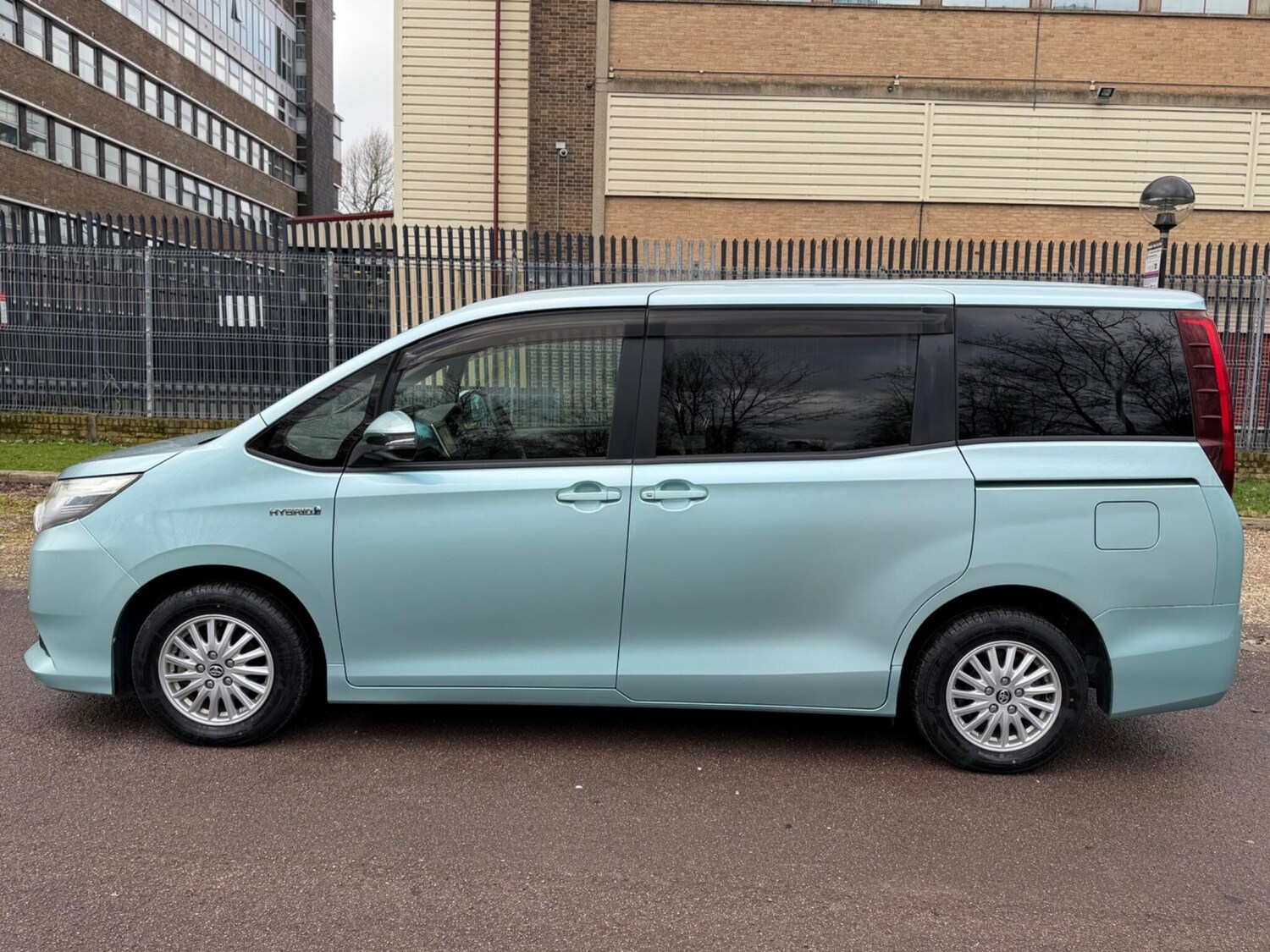 Used Toyota Voxy for sale - 77659067: Photo 6