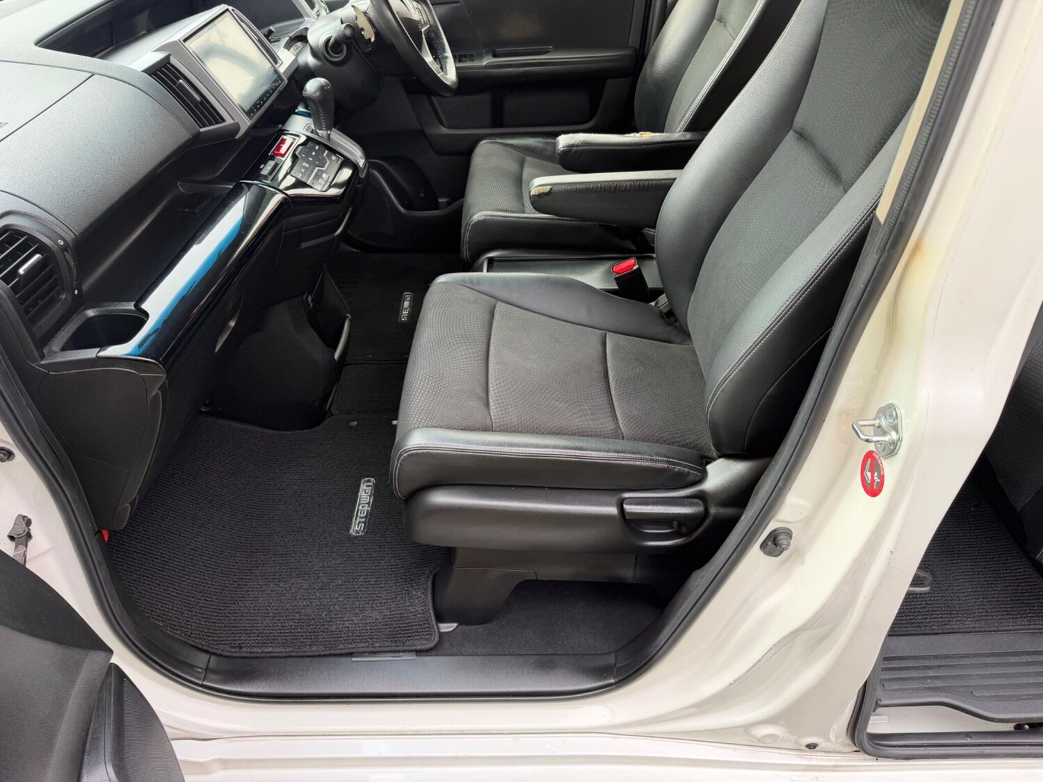 Used Honda Stepwagon for sale - 78214828: Photo 15