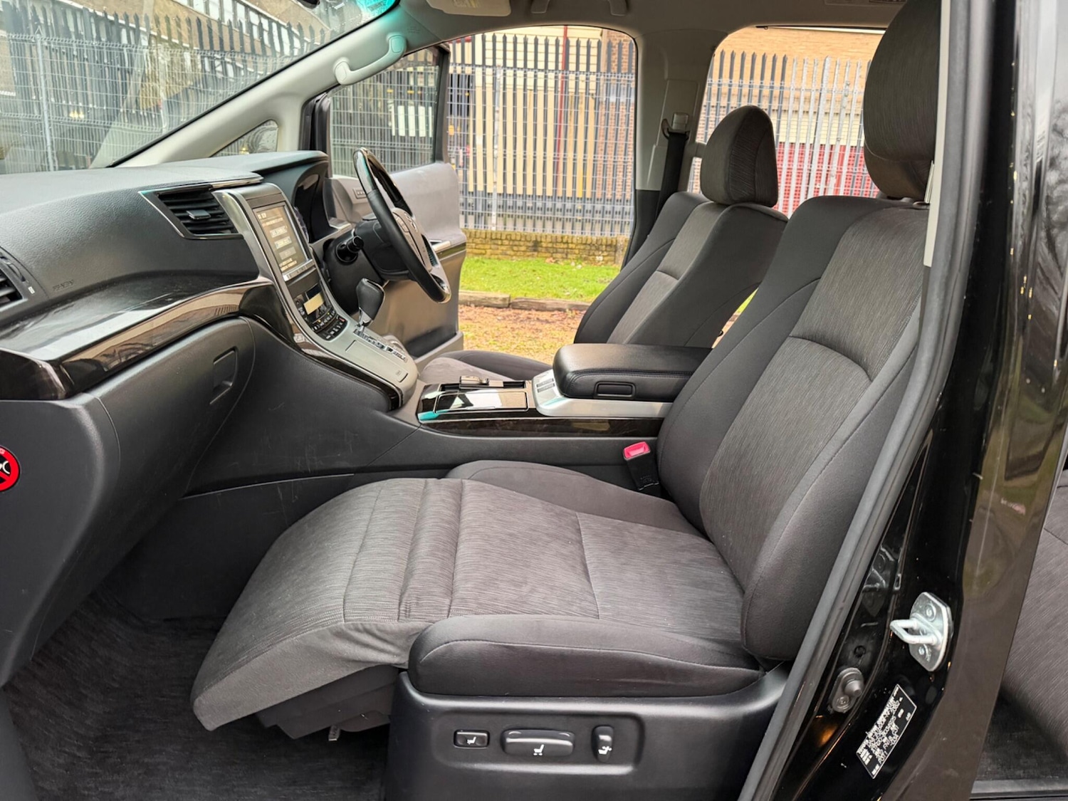 Used Toyota Vellfire for sale - 77410879: Photo 12