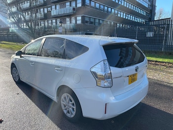 Used Toyota Prius+ 2014 for sale - 77015972: Photo