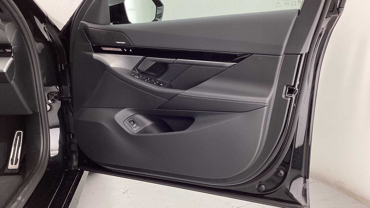 Used BMW 5 Series 2025 for sale - 76610550: Photo 17