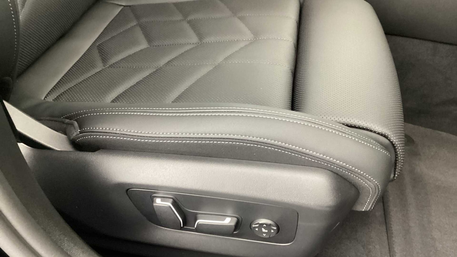 Used BMW 5 Series 2025 for sale - 76610550: Photo 19