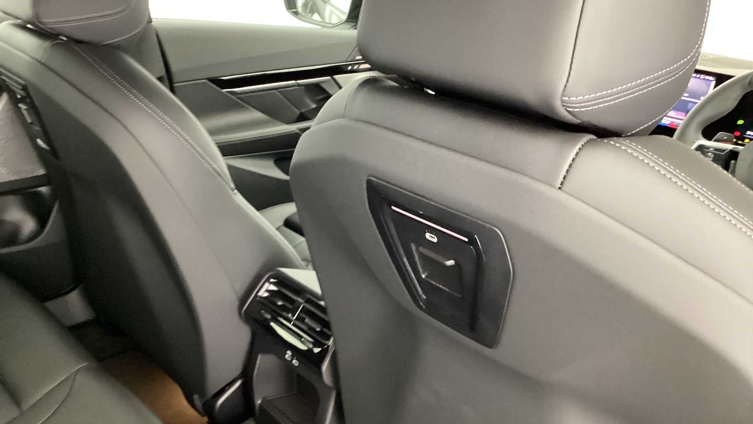 Used BMW 5 Series 2025 for sale - 76610550: Photo 32