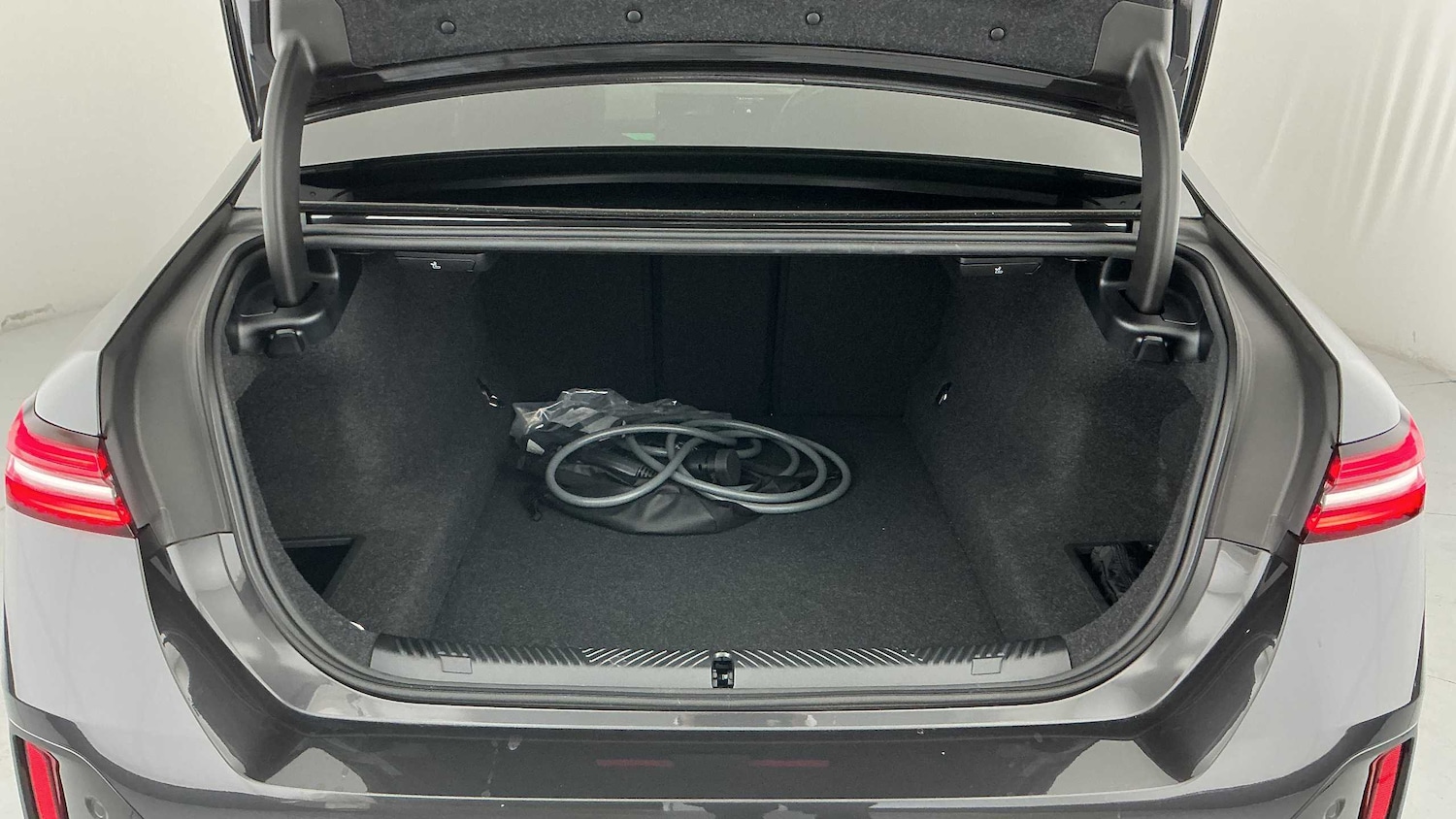 Used BMW 5 Series 2025 for sale - 77068519: Photo 13