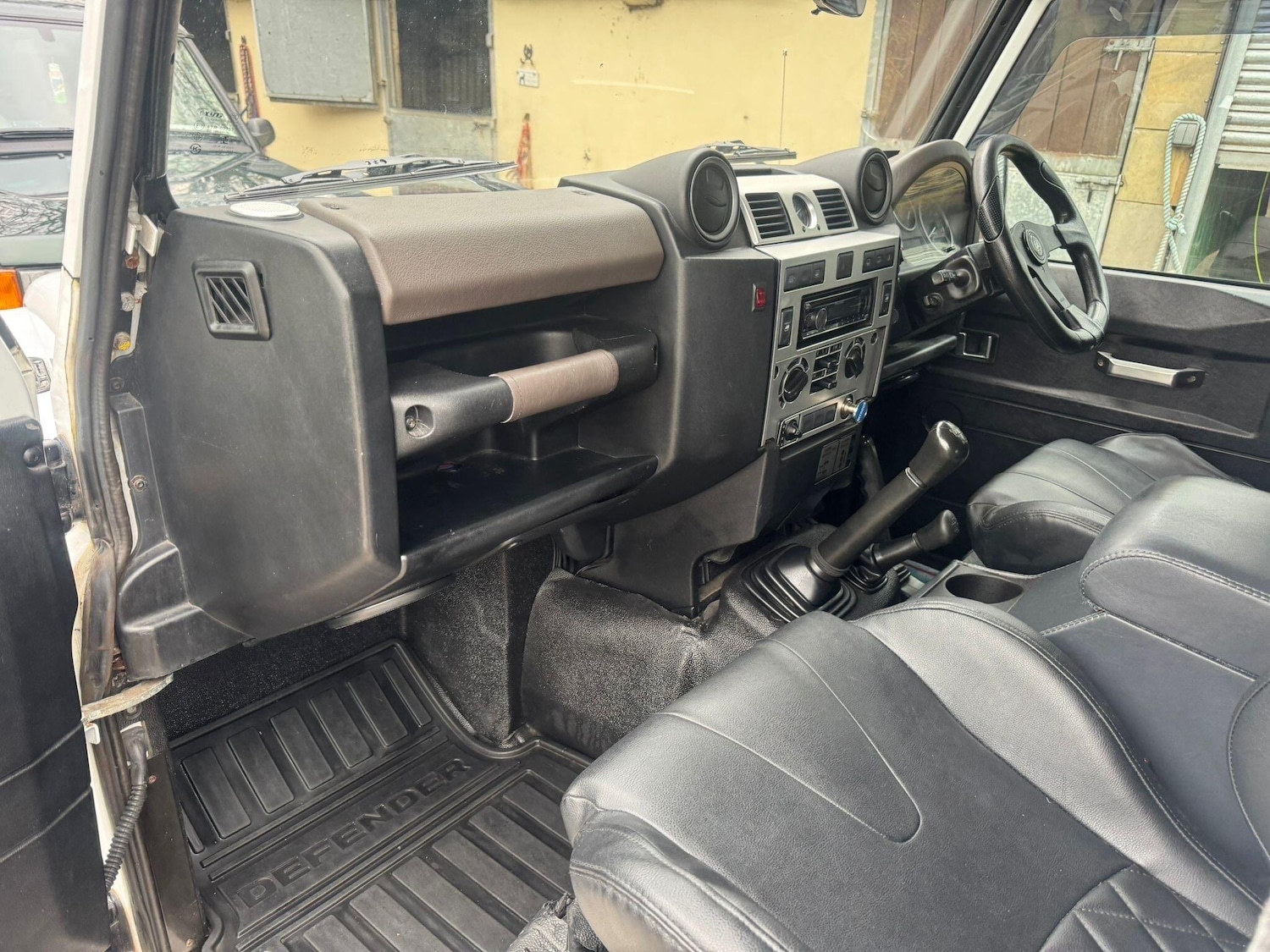 Used Land Rover Defender 90 2012 for sale - 77081584: Photo 61