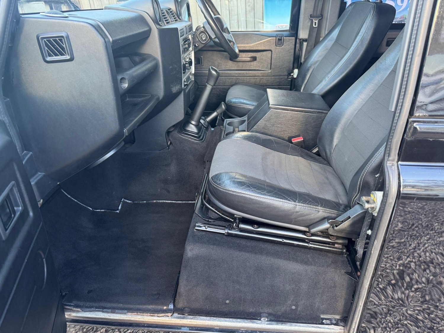 Used Land Rover Defender 90 2011 for sale - 77203089: Photo 17