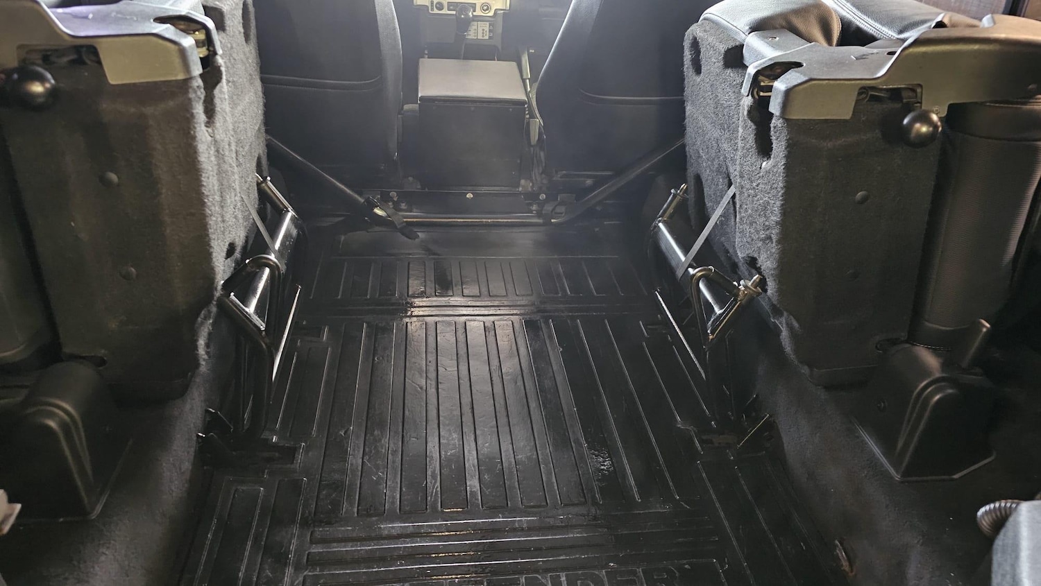 Used Land Rover Defender 90 2011 for sale - 77203089: Photo 25