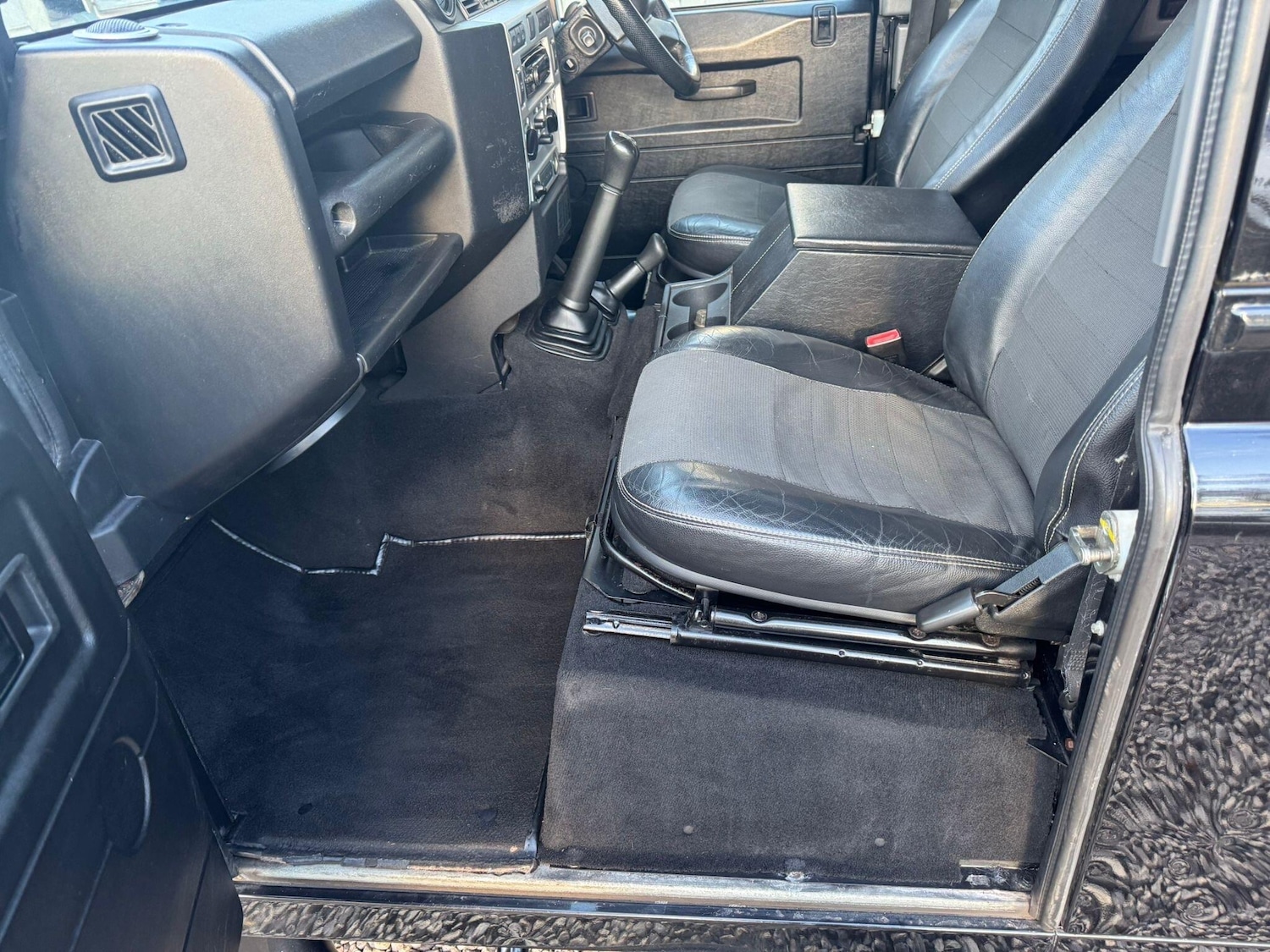 Used Land Rover Defender 90 2011 for sale - 77203089: Photo 77