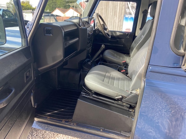 Used Land Rover Defender 90 2014 for sale - 76013201: Photo 11