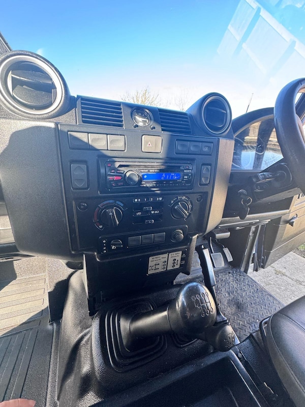 Used Land Rover Defender 90 2014 for sale - 76013201: Photo 23