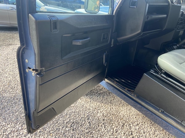 Used Land Rover Defender 90 2014 for sale - 76013201: Photo 51