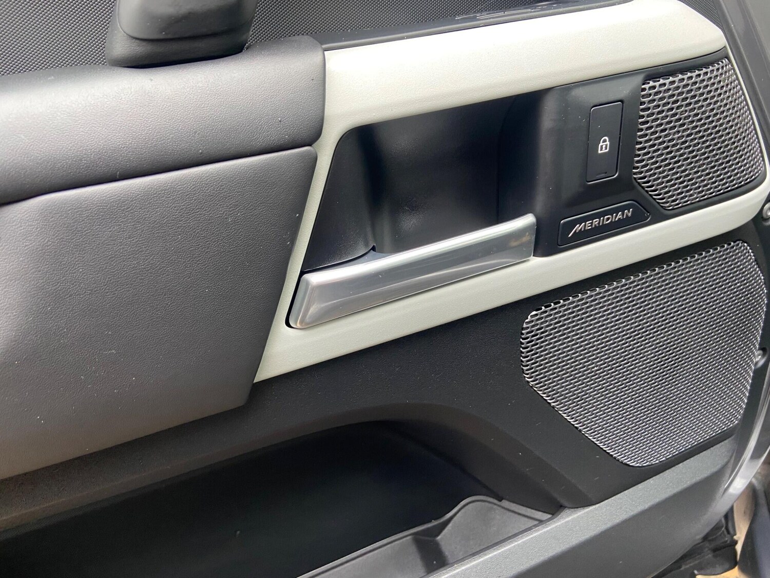 Used Land Rover Defender 90 for sale - 77190876: Photo 100