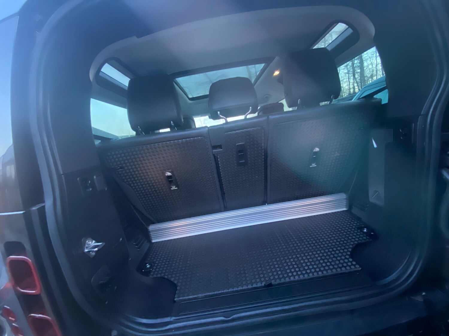 Used Land Rover Defender 90 for sale - 77190876: Photo 24