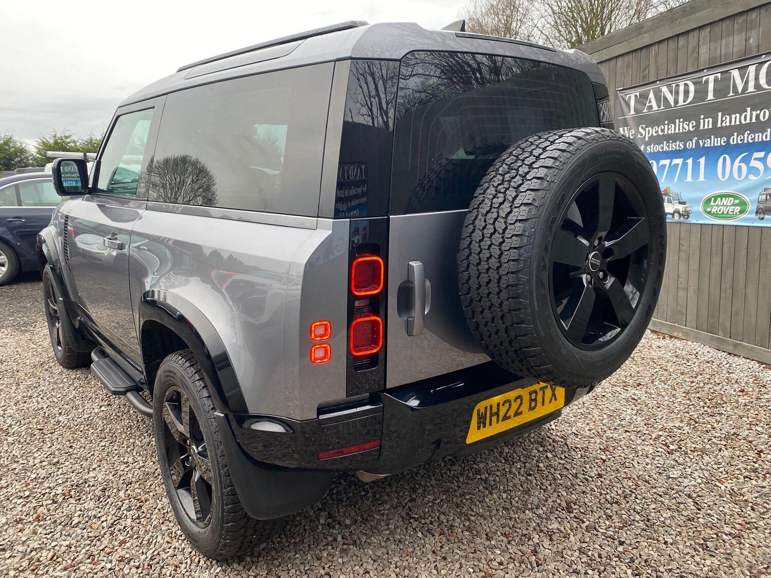 Used Land Rover Defender 90 for sale - 77190876: Photo 32