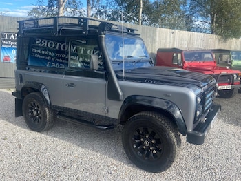 Land Rover - Defender 90
