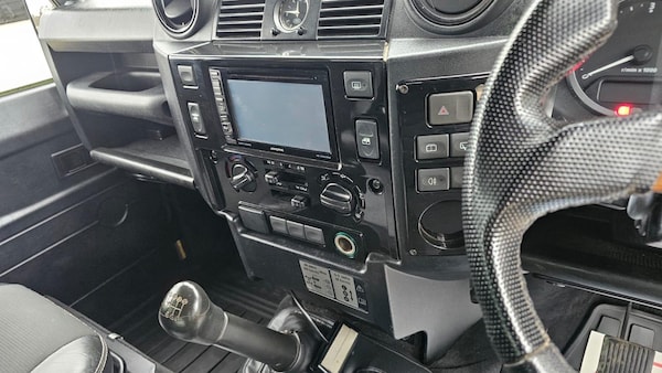 Used Land Rover Defender 90 2012 for sale - 76188440: Photo 41