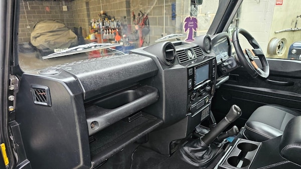 Used Land Rover Defender 90 2012 for sale - 76188440: Photo 47