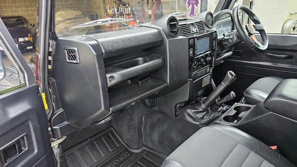 Used Land Rover Defender 90 2012 for sale - 76188440: Photo 49