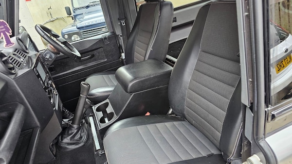 Used Land Rover Defender 90 2012 for sale - 76188440: Photo 8