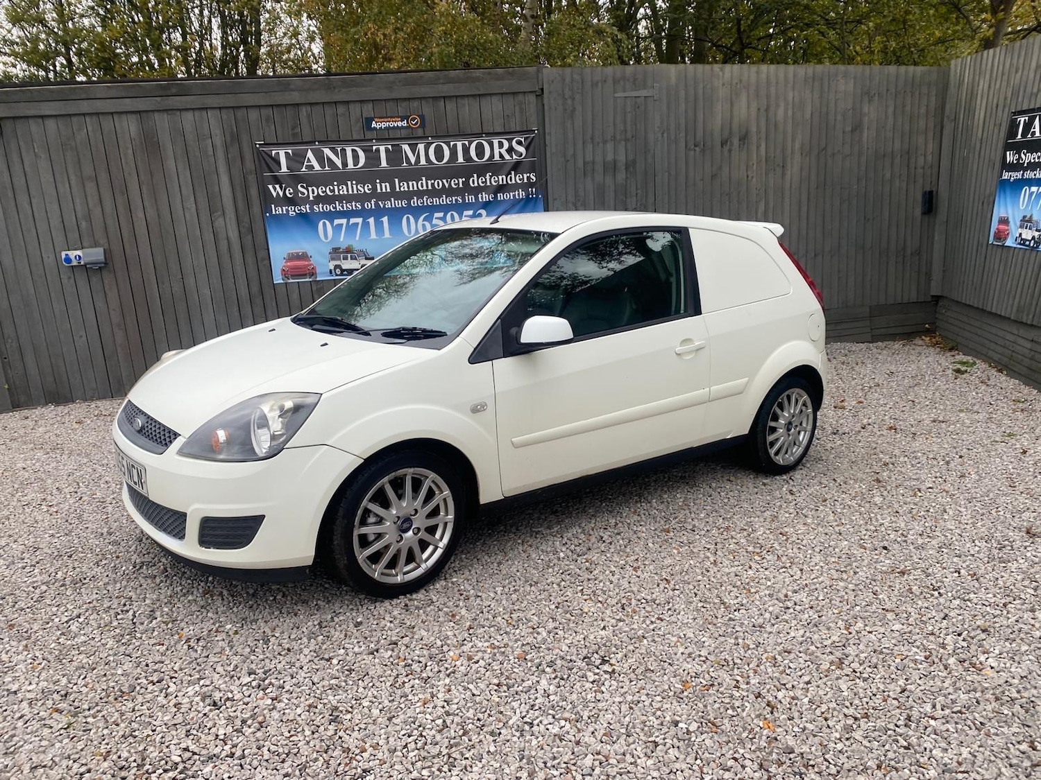 Used Ford Fiesta Van 2006 for sale - 76433032: Photo 12