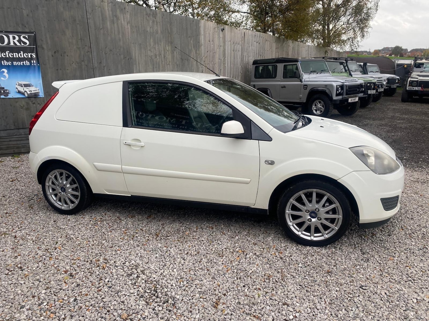 Used Ford Fiesta Van 2006 for sale - 76433032: Photo 33