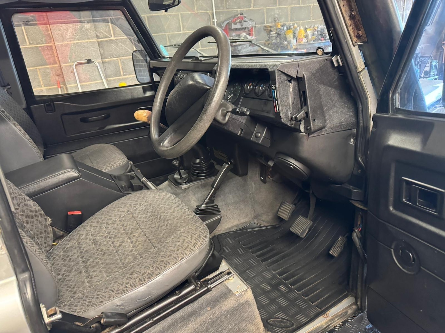 Used Land Rover Defender 90 2002 for sale - 76786631: Photo 12