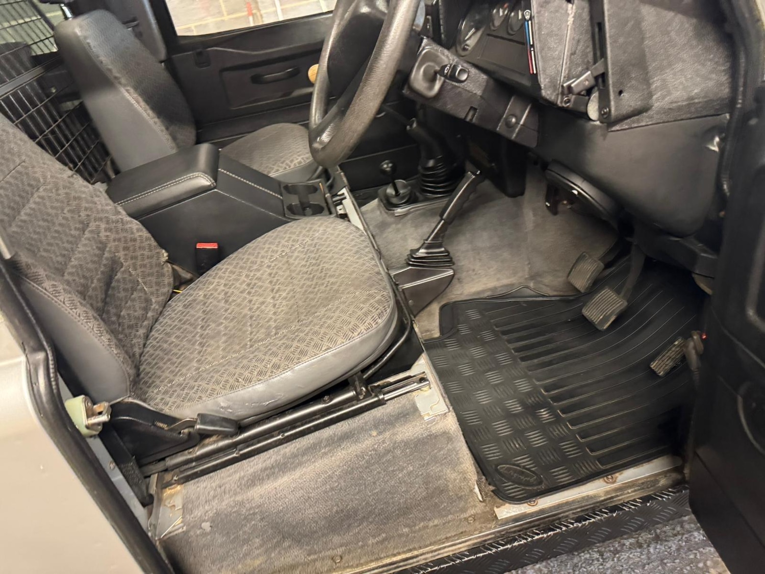 Used Land Rover Defender 90 2002 for sale - 76786631: Photo 57