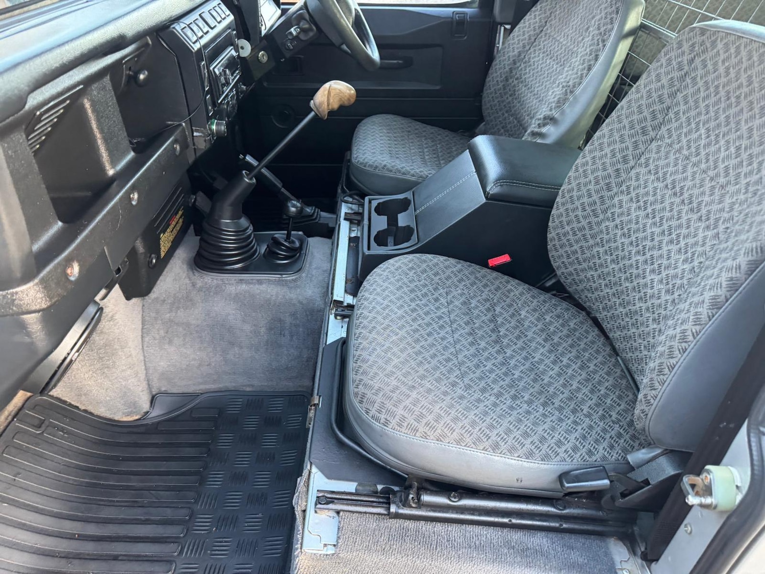 Used Land Rover Defender 90 2002 for sale - 76786631: Photo 60