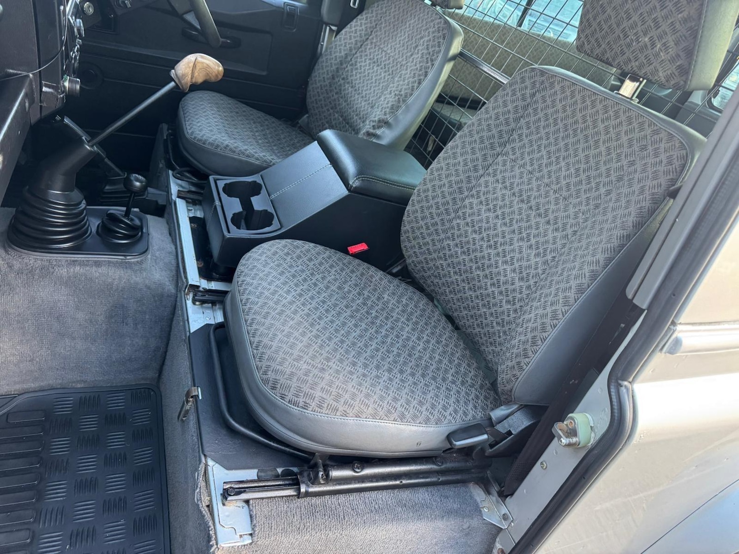 Used Land Rover Defender 90 2002 for sale - 76786631: Photo 61