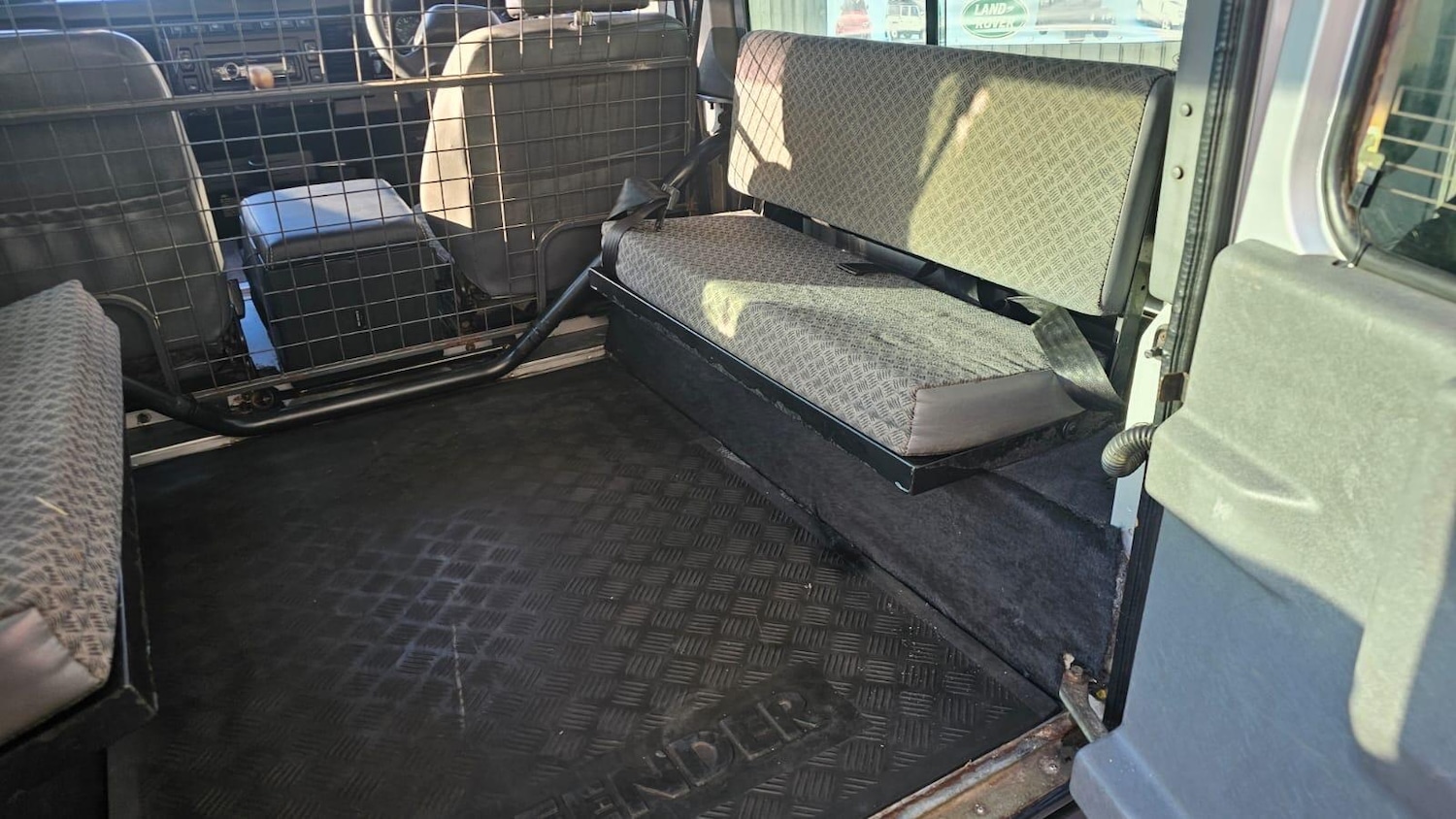 Used Land Rover Defender 90 2002 for sale - 76786631: Photo 69